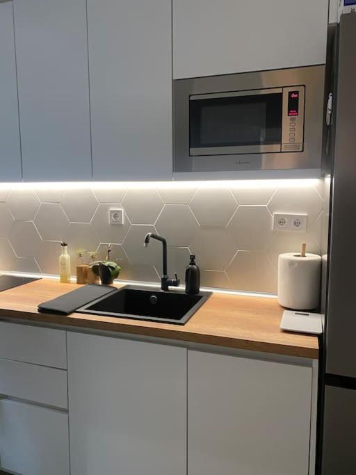New Luxury Furnished Apartment - Beach, Varna Center & Fast Wi-Fi Esterno foto