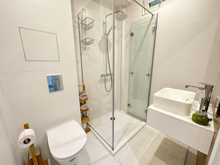 New Luxury Furnished Apartment - Beach, Varna Center & Fast Wi-Fi Esterno foto
