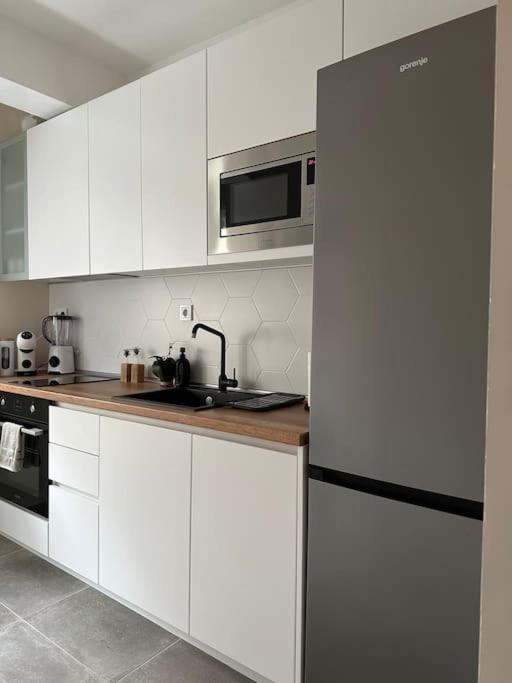 New Luxury Furnished Apartment - Beach, Varna Center & Fast Wi-Fi Esterno foto