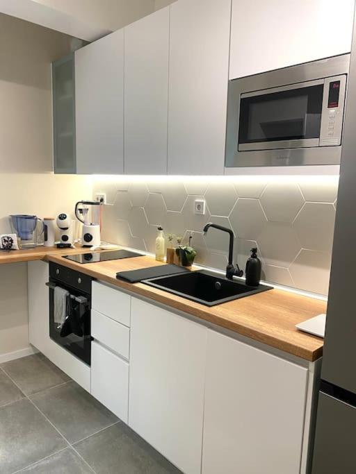 New Luxury Furnished Apartment - Beach, Varna Center & Fast Wi-Fi Esterno foto