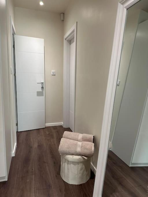New Luxury Furnished Apartment - Beach, Varna Center & Fast Wi-Fi Esterno foto